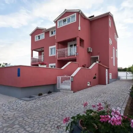 In Mit Grosser Terrasse By Interhome *
