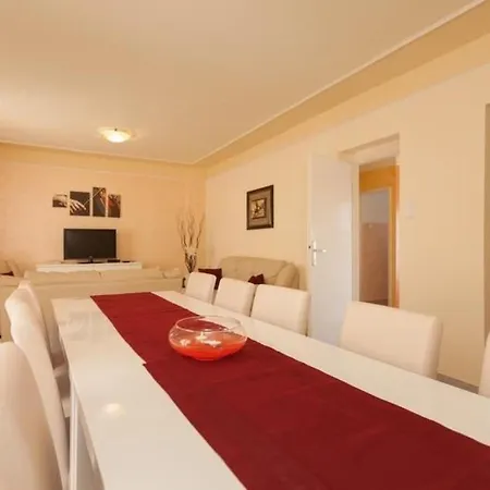 Prázdninový dům In Mit Grosser Terrasse By Interhome *