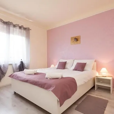 Prázdninový dům In Mit Grosser Terrasse By Interhome *