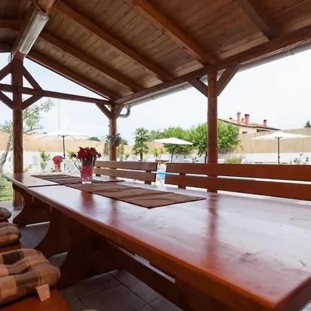 In Mit Grosser Terrasse By Interhome Prázdninový dům