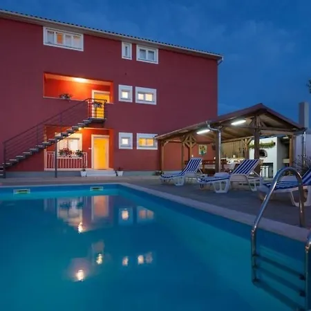 Prázdninový dům In Mit Grosser Terrasse By Interhome